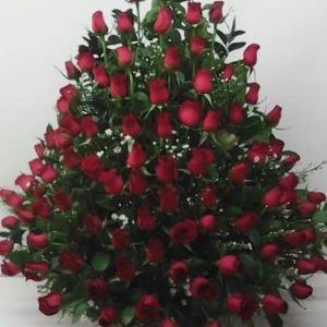 Arreglo canasta rosas rojas