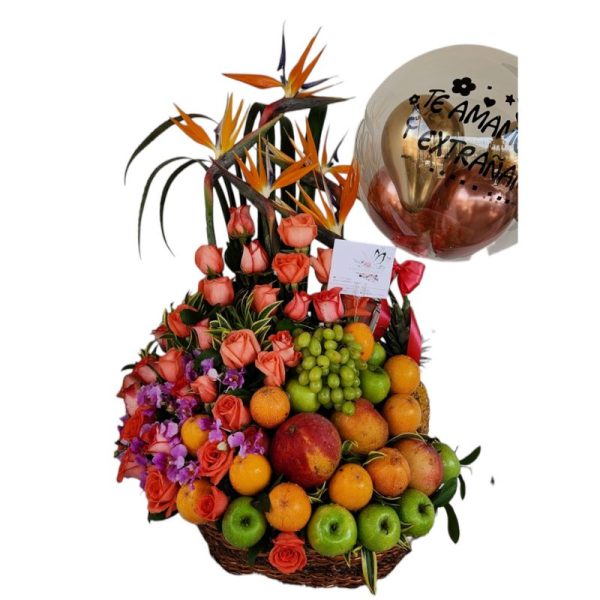 Arreglo floral frutero con aves del paraíso, rosas salmón, orquídea hawaiana, hojas de lino y globo burbuja personalizado, entrega rápida en Cali