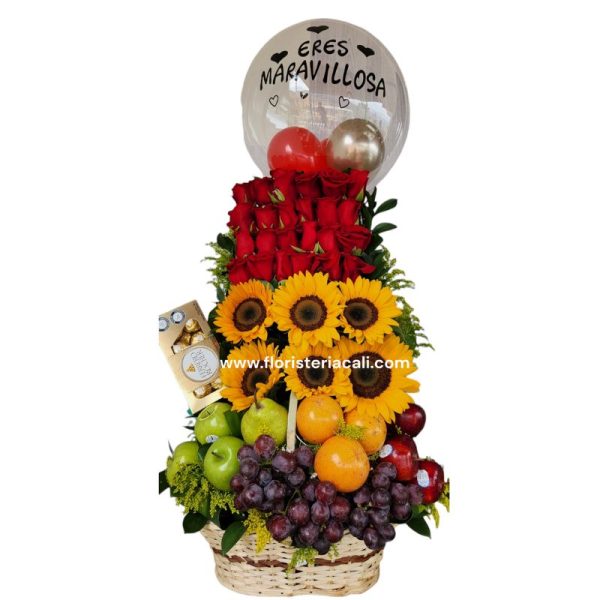 Canasta con frutas, rosas rojas, girasoles, chocolates Ferrero y globo burbuja personalizado, entrega rápida en Cali