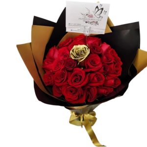 Buchón de 23 rosas rojas y una dorada con papel coreano, entrega rápida en Cali