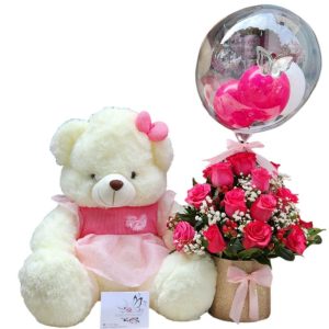Cilindro floral con 24 rosas, follaje perla, cafeto, globo burbuja personalizado y oso peluche