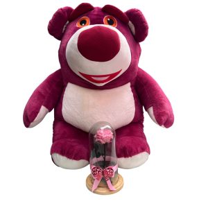 Peluche de Lotso con rosa eterna en cúpula de cristal, un regalo elegante y especial.