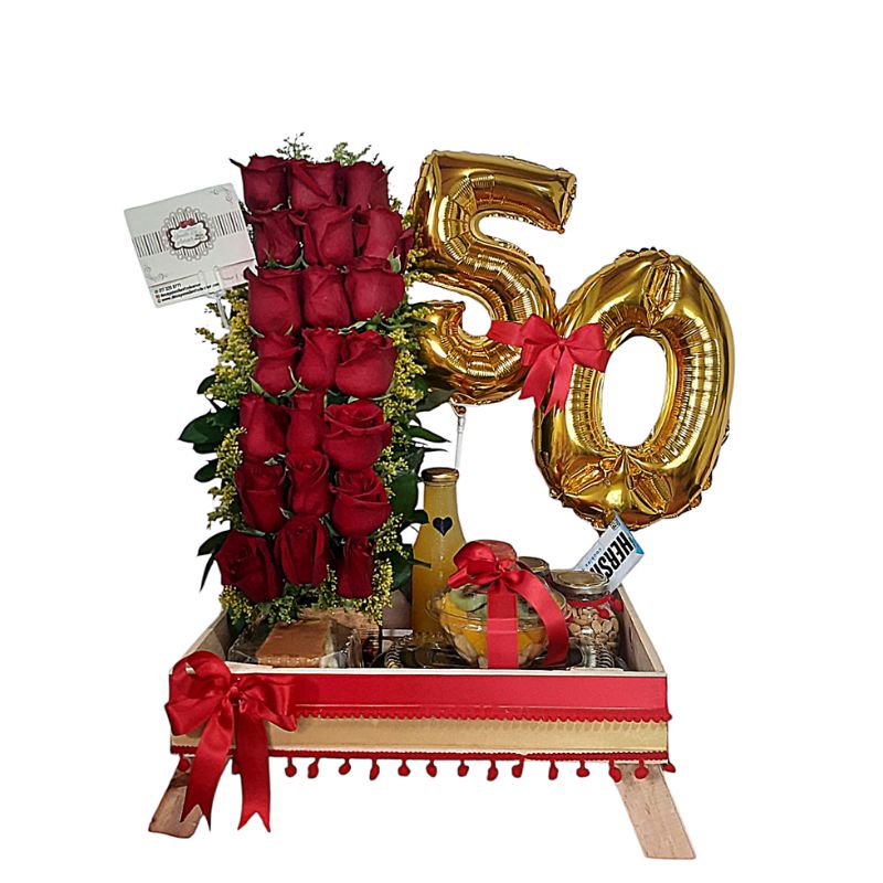 Desayuno Real – Arreglo Floral con 24 Rosas, Hershey’s y Globo Personalizado