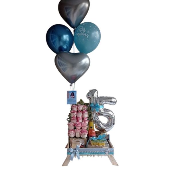 Desayuno sorpresa con flores, fruta, Bonyurt y globo personalizado
