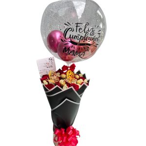 Ramo buchón con rosas rojas, bombones y globo decorativo