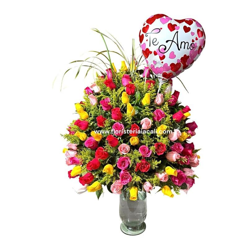 Arreglo en Cristal con Rosas de Colores y Globo Metalizado