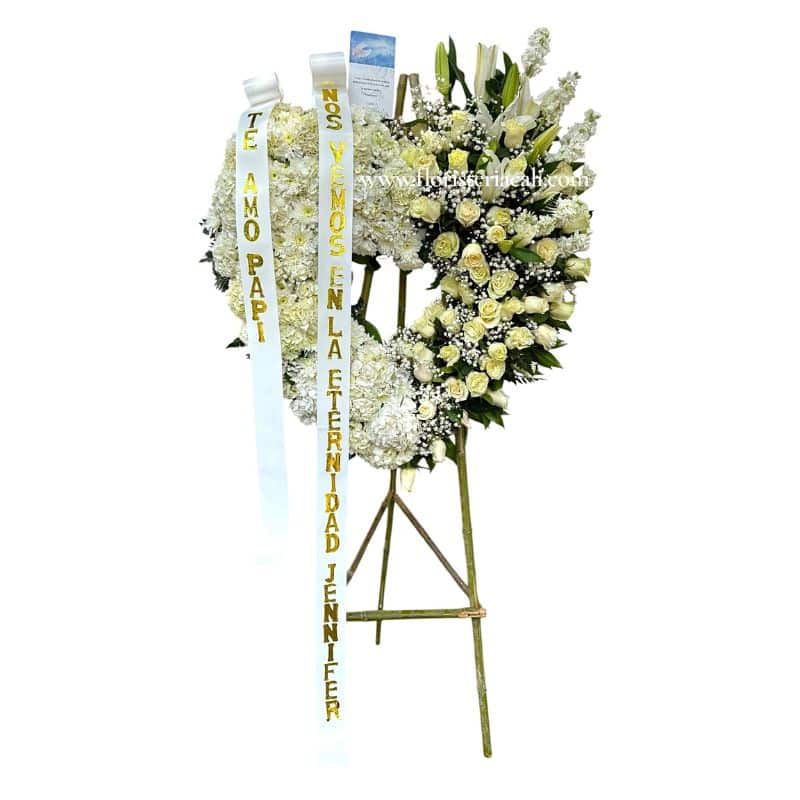 Corona Fúnebre en Forma de Corazón con Hortensias, Rosas, Lirios, Perla y Cinta Personalizada