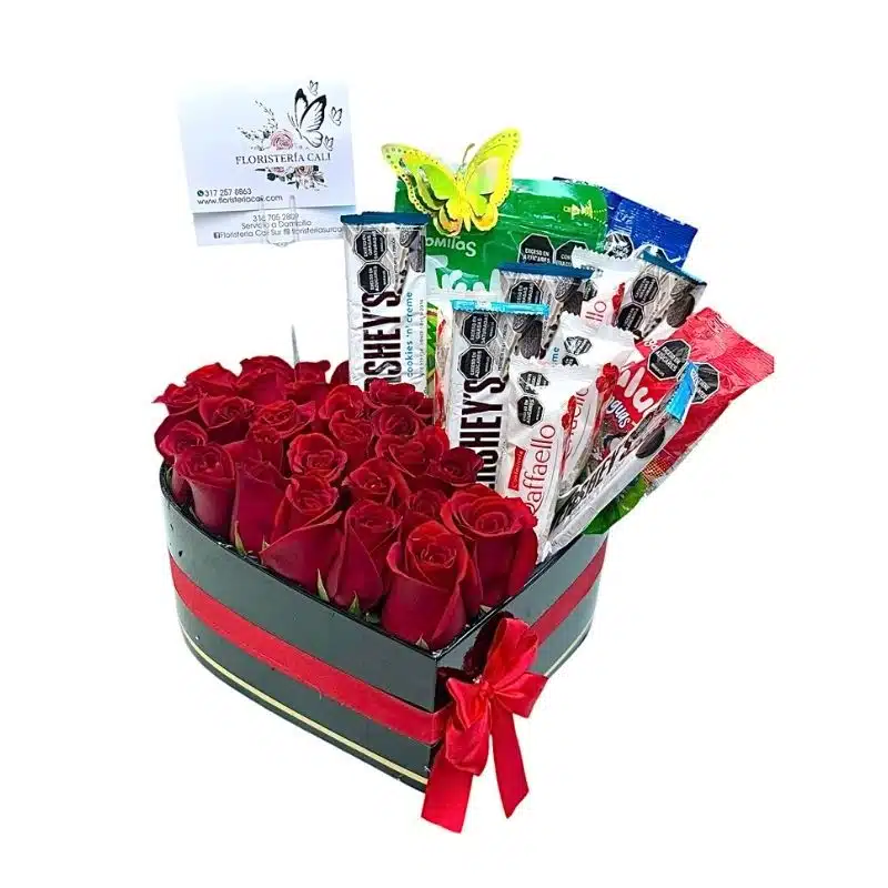 Corazón Floral con 24 Rosas Rojas, Chocolates y Gomitas