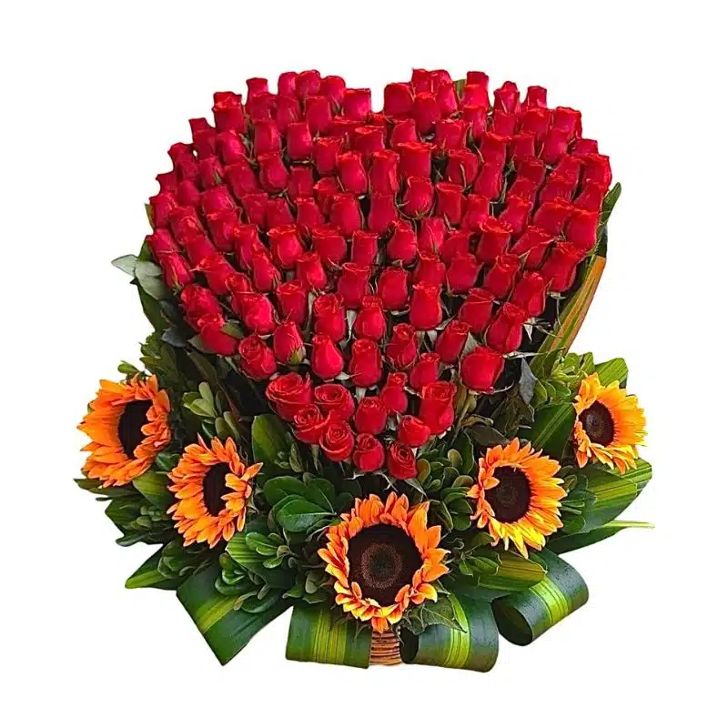 Corazón en Canasta con 150 Rosas Rojas y Girasoles